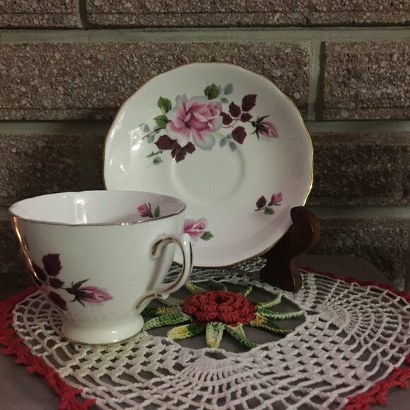 Royal Vale Ridgway Pottery England White Porcelain Rose Teacup & Saucer - Picture 3 of 16